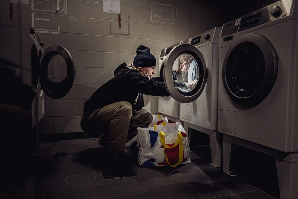 Niels in the Laundry © Karine Le Ouay