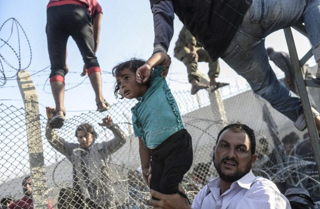 Réfugiés syriens à la frontière turque © Bülent Killiç